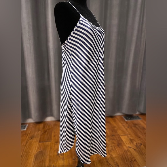 Vintage satin nightgown and robe set - Picture 3 of 10